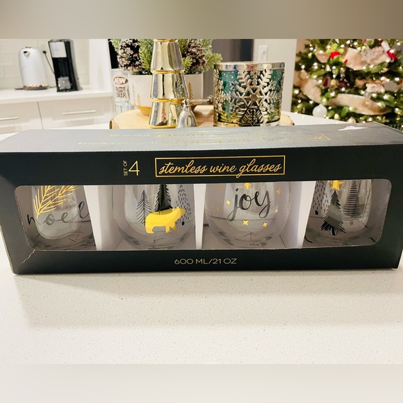 BRAND NEW 4 Christmas Glasses - Picture 1 of 8